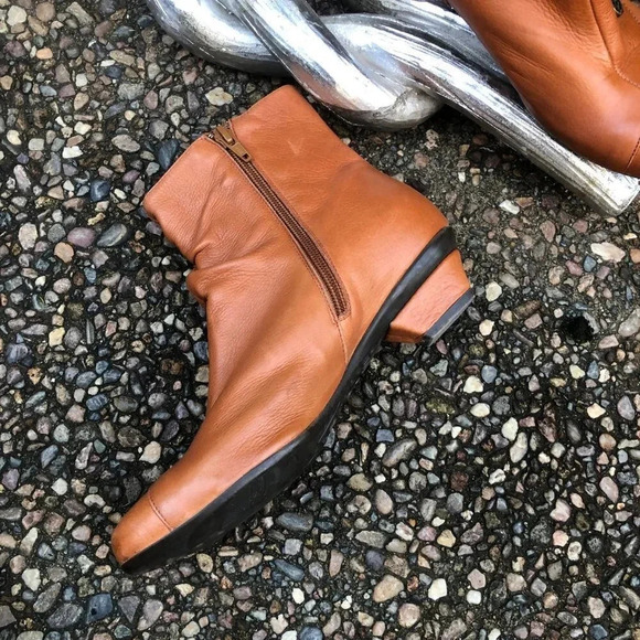 Eric Michaels Web Shoemakers Disco Suela Urbai Leather Ankle Granny Booties - Picture 3 of 9